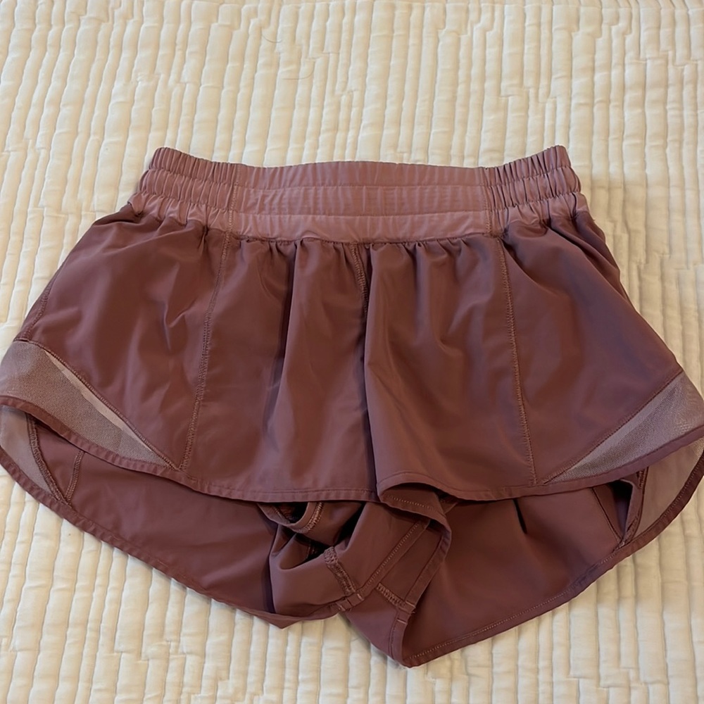Lululemon hotty hot shorts 2.5 inch